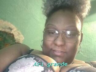 Ari_grande