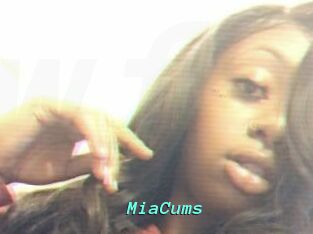 MiaCums
