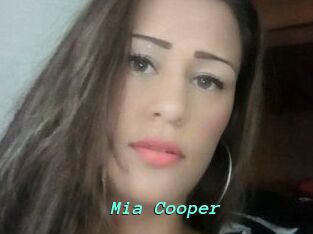 Mia_Cooper