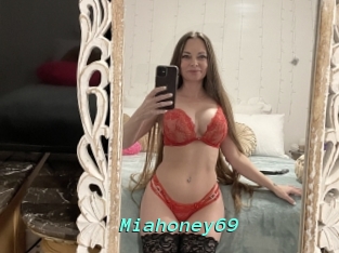 Miahoney69