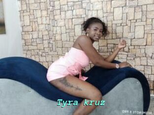 Tyra_kruz